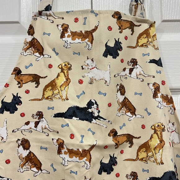 Ulster Weavers Dog Apron and Matching Napkin - Picture 3 of 8